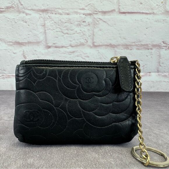 CHANEL Lambskin Camellia Embossed Key Holder Case Black - Picture 2 of 15